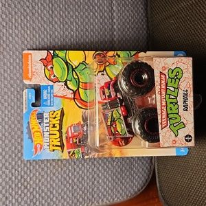 Hot Wheels Teenage Mutant Ninja Turtles Monster Truck Unopened Raphael